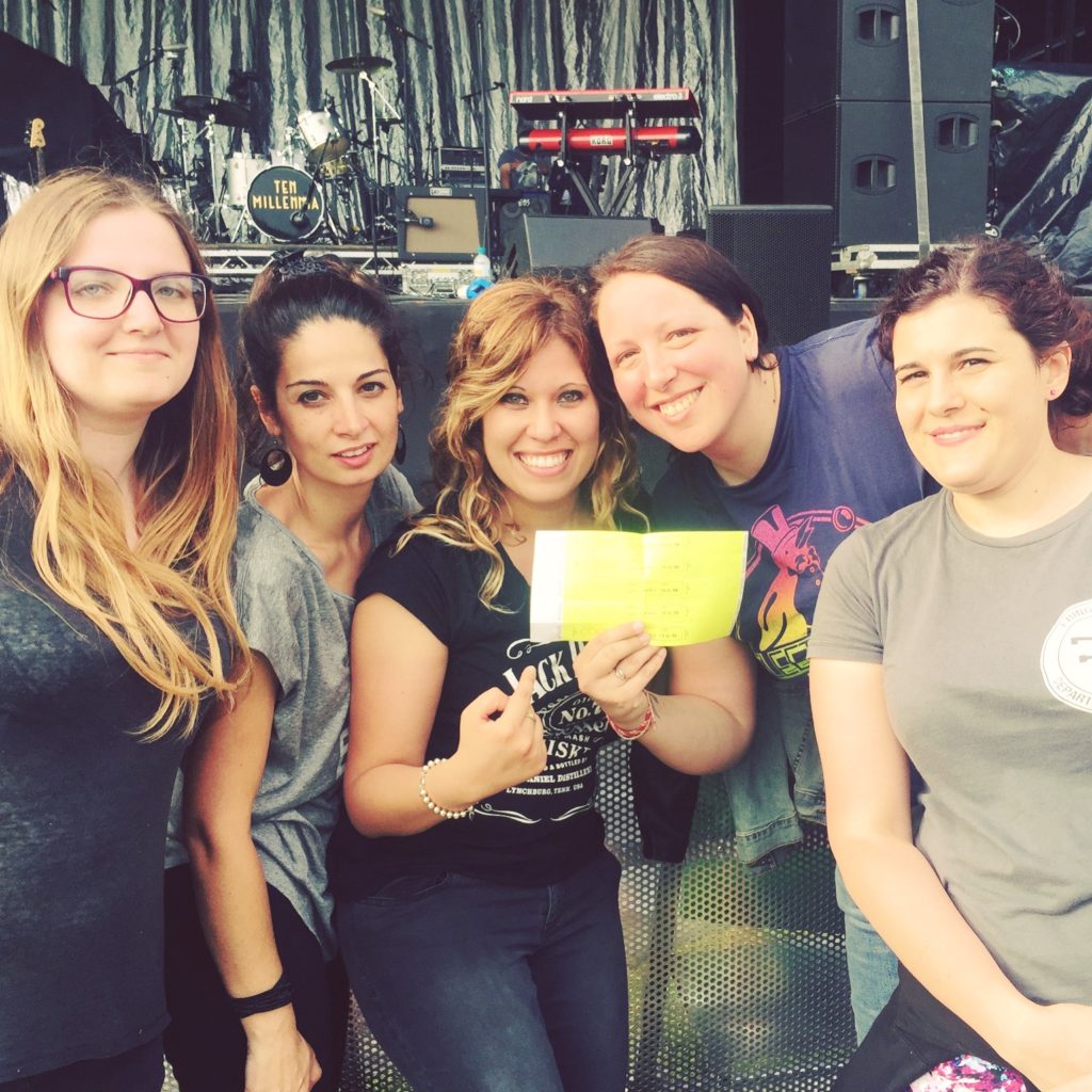 Kew Gardens, London - Foto di gruppo in prima fila e braccialetti per il backstage